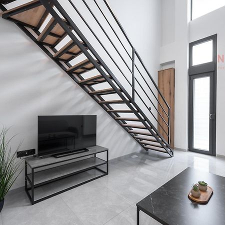 Appartamento Railway Lofts, Nilie Hospitality Mgmt Salonicco Esterno foto