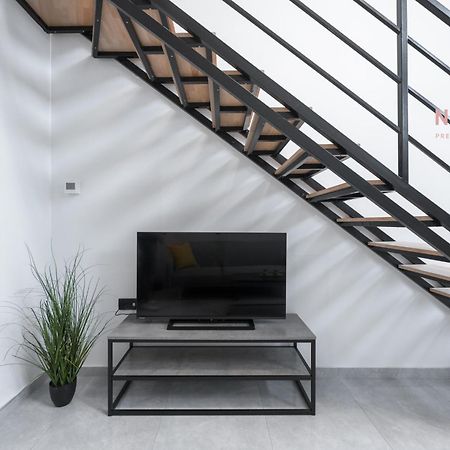 Appartamento Railway Lofts, Nilie Hospitality Mgmt Salonicco Esterno foto